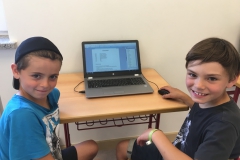 Förderverein spendet zwei Laptops